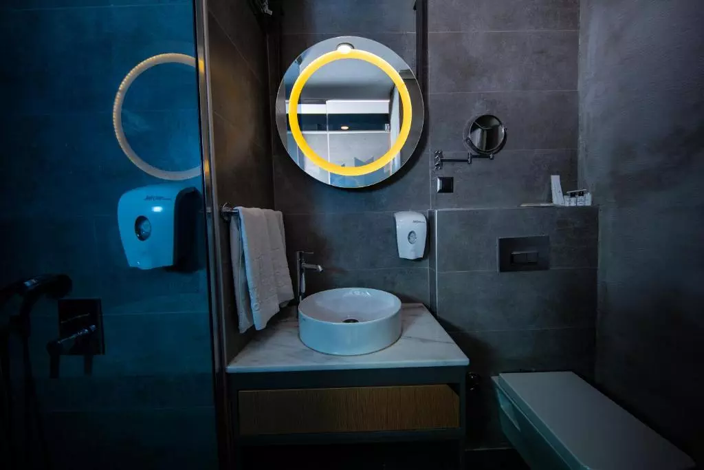 Laren Family Hotel & Spa bathroom.jpg Laren Family Hotel & Spa bathroom.jpg